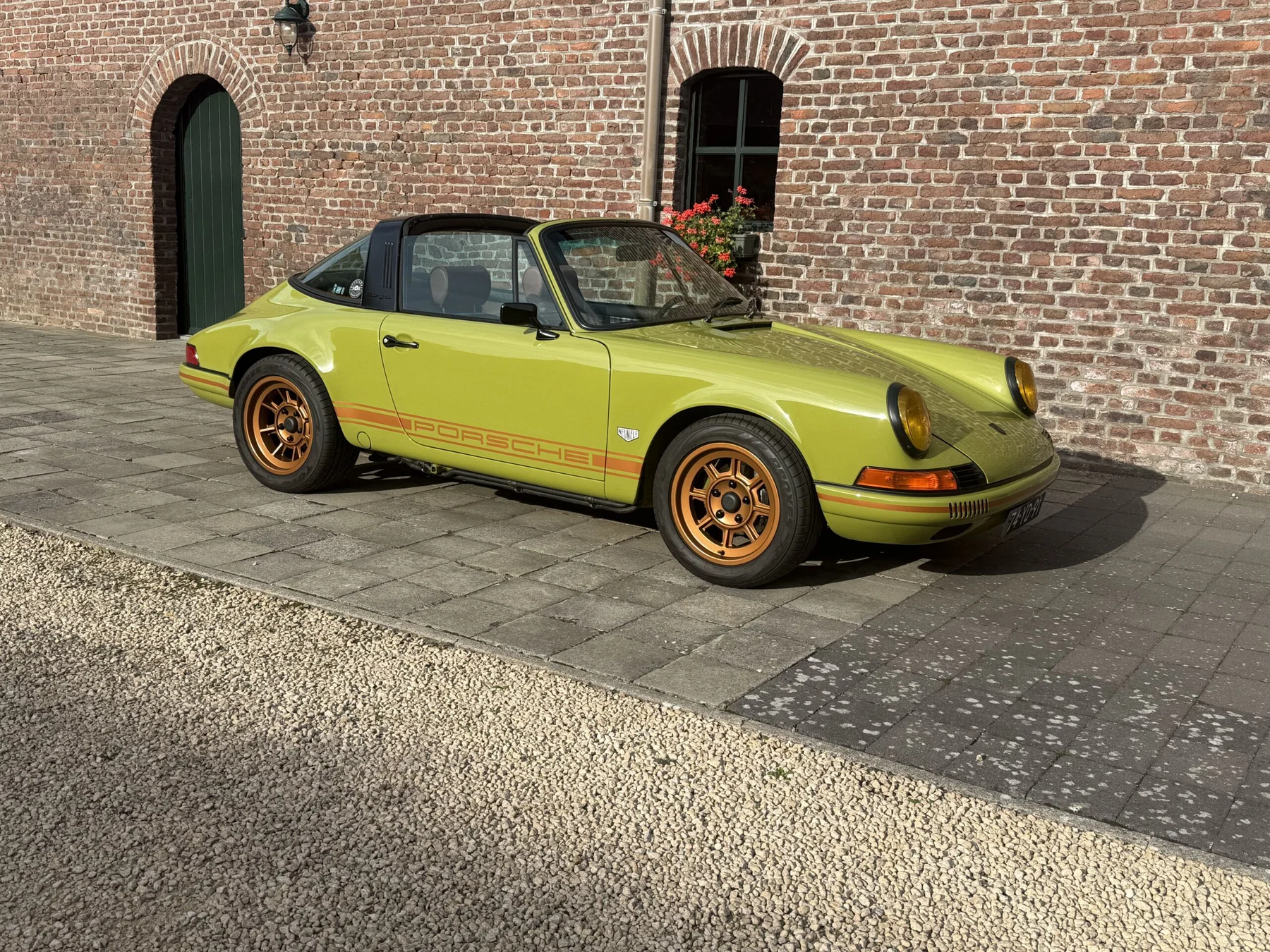 Porsche 911 Targa Backdate 1975 – Foto 53